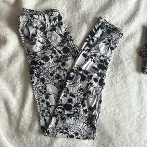 Woman’s skull leggings purchased from honey and lace. Comfy. Smooth.